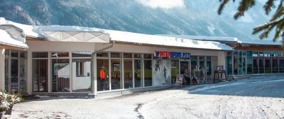 Der INTERSPORT Shop Pittl Talstation Schlick 2000.